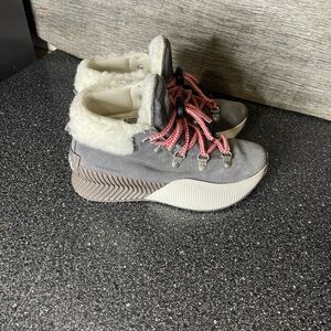 Sorel Youth Out and About Conquest WP Quarry gum Size 3